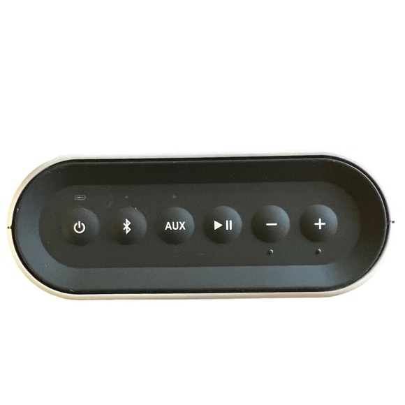 Bose SoundLink Color Bluetooth Speaker (White) - Picture 5 of 10